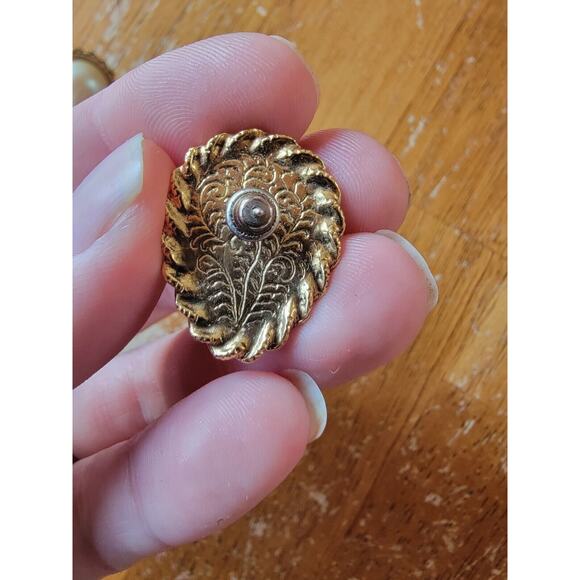 Vintage Faux Pearl Gold Tone Pierced Stud Post Earrings Tear Drop Shaped - Picture 3 of 5